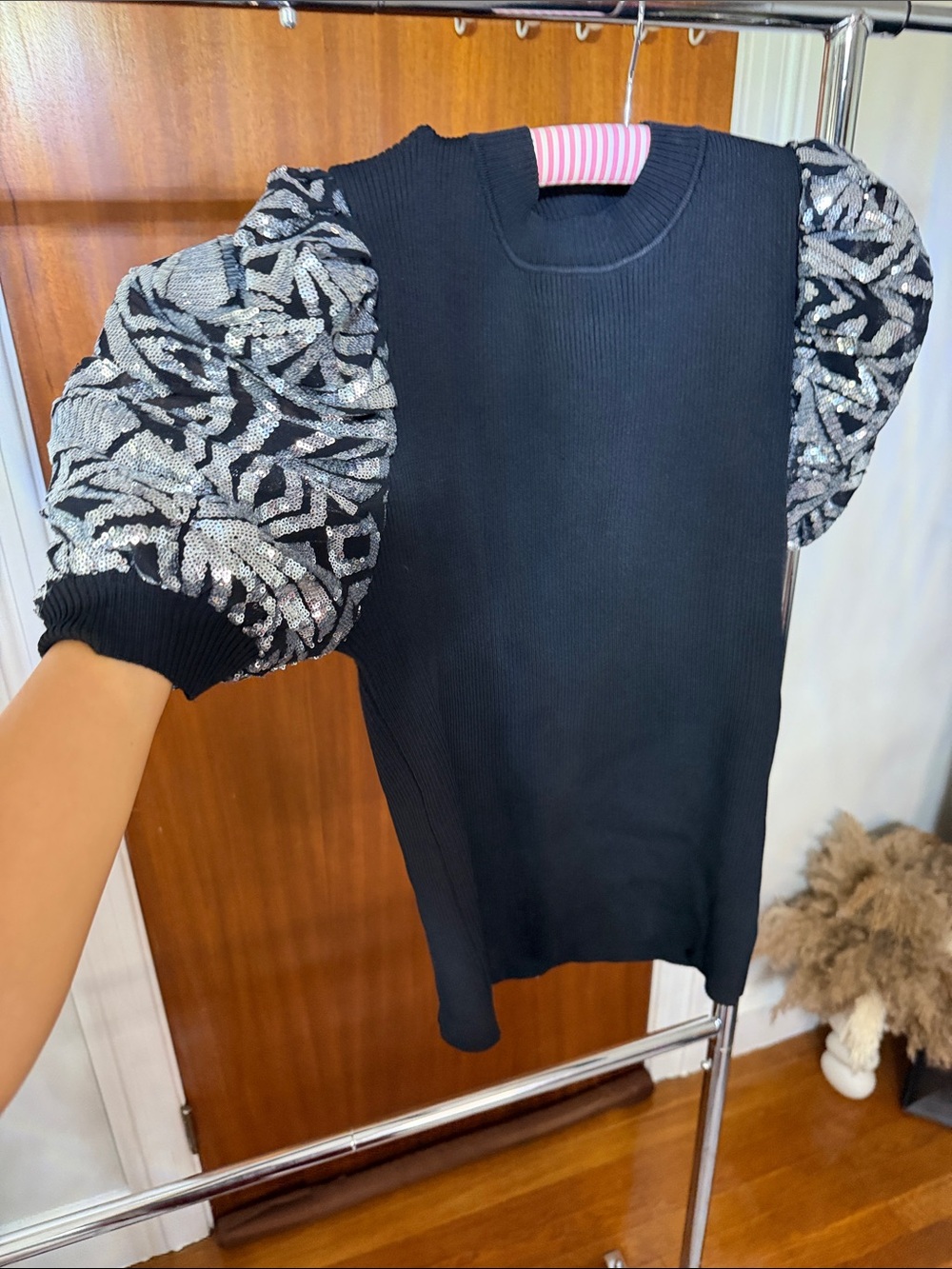 Gracia Black Sequin Puff Sleeve Knit Top
